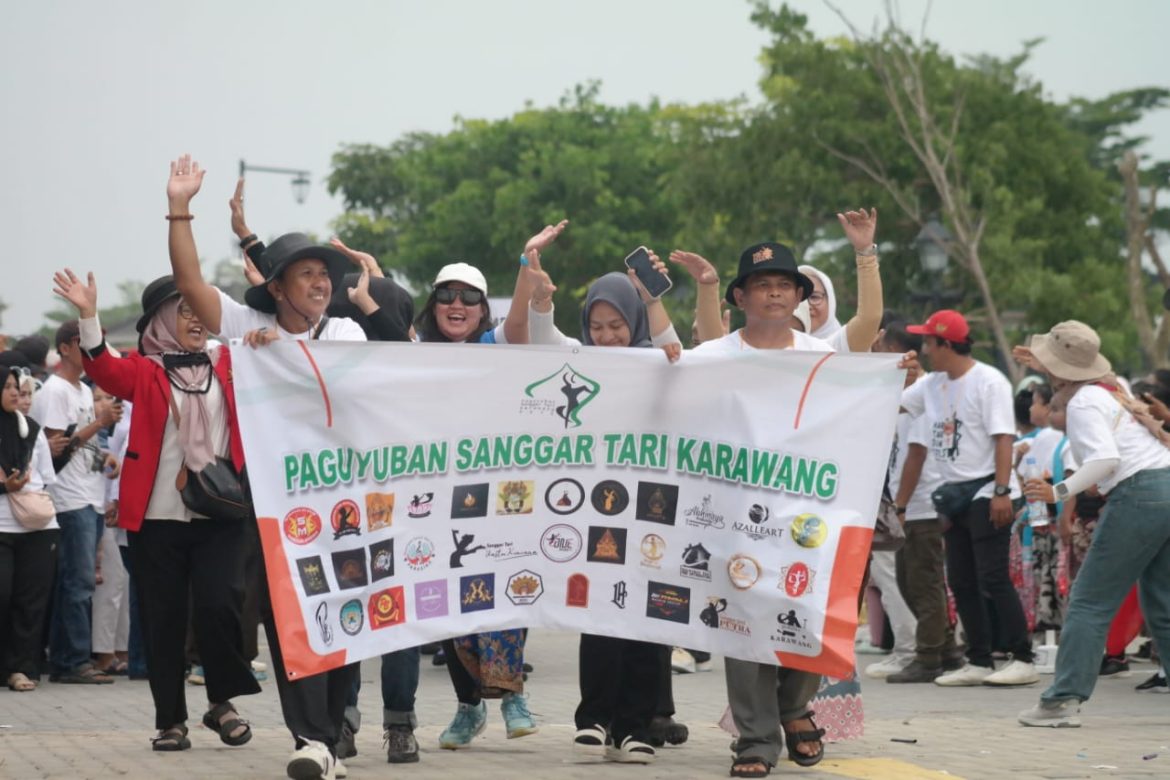6.000 Penari Jaipong Memeriahkan Hari Tari Dunia 2025 di Karawang Pemkab Karawang Angkat Kearifan Lokal Lewat Tarian Masal Bertajuk “Karawang Maju Seni Lestari”